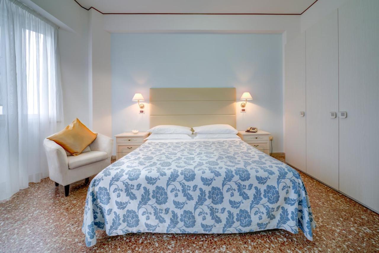 Hotel Carlton Beach ริมินี ภายนอก รูปภาพ