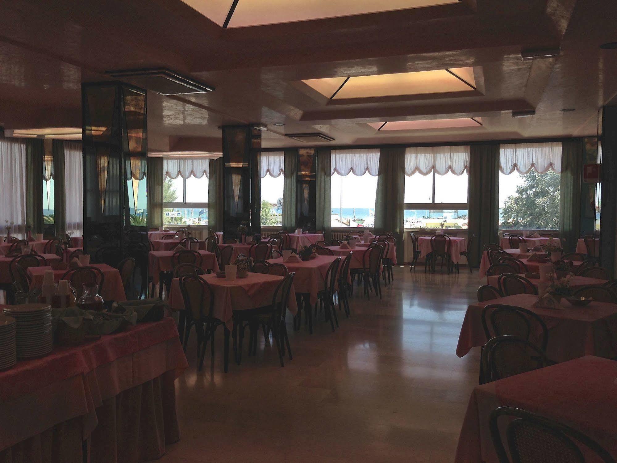 Hotel Carlton Beach ริมินี ภายนอก รูปภาพ