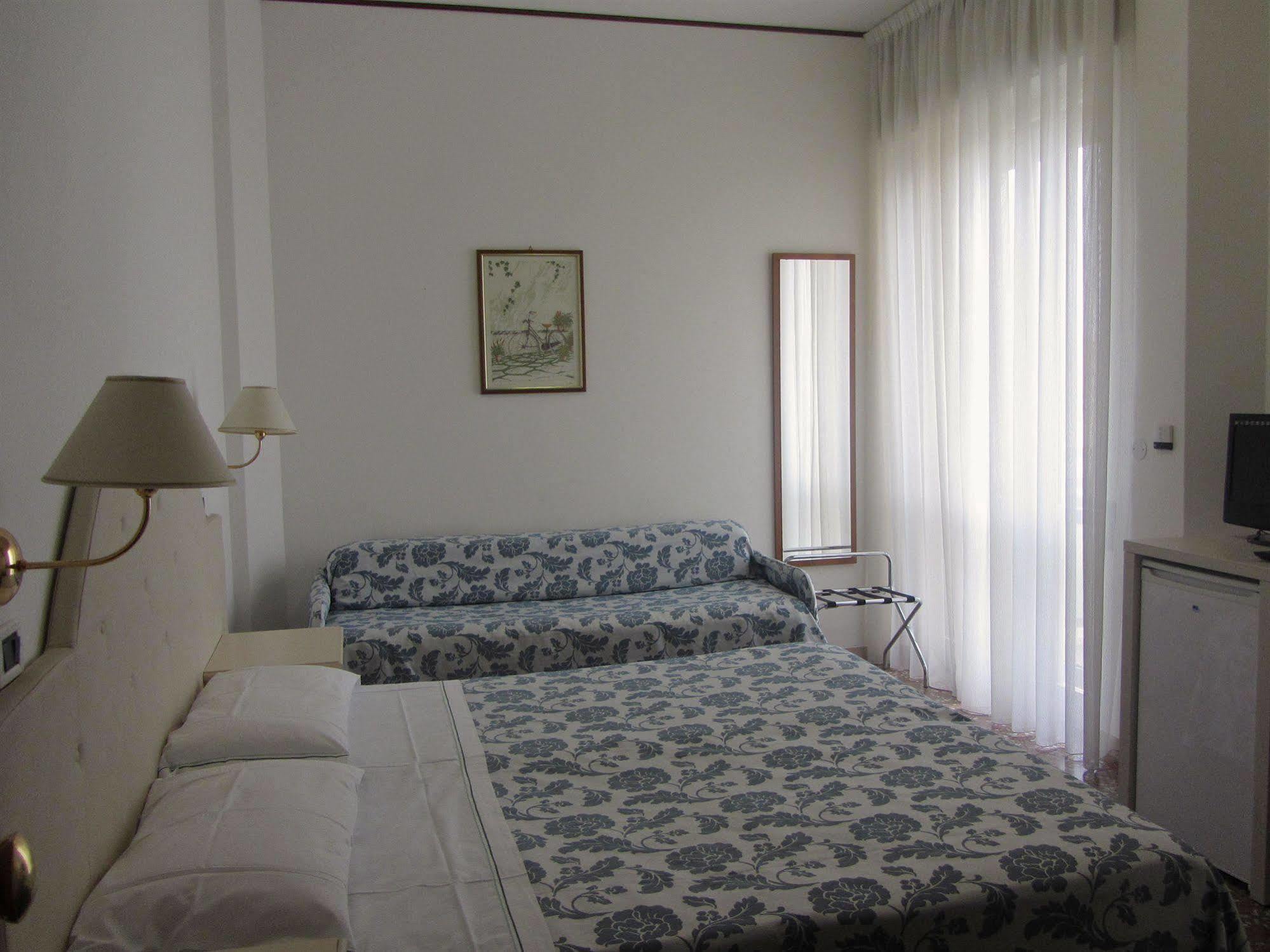 Hotel Carlton Beach ริมินี ภายนอก รูปภาพ