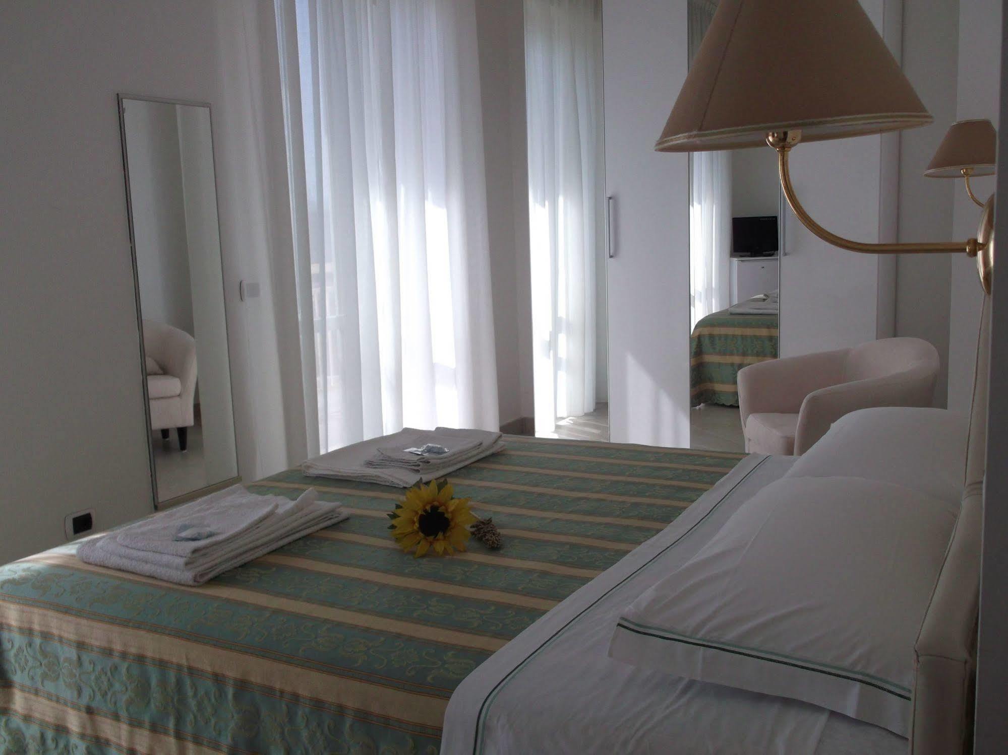 Hotel Carlton Beach ริมินี ภายนอก รูปภาพ