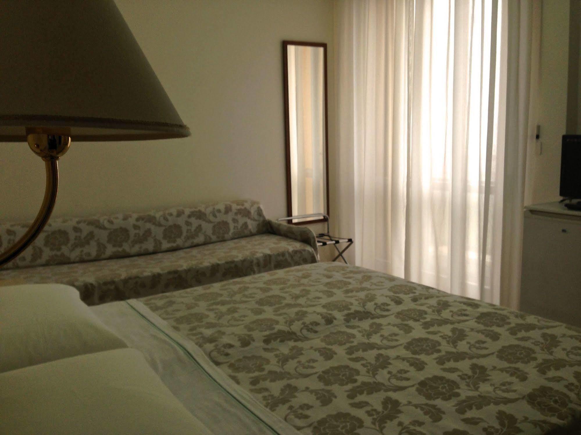 Hotel Carlton Beach ริมินี ภายนอก รูปภาพ