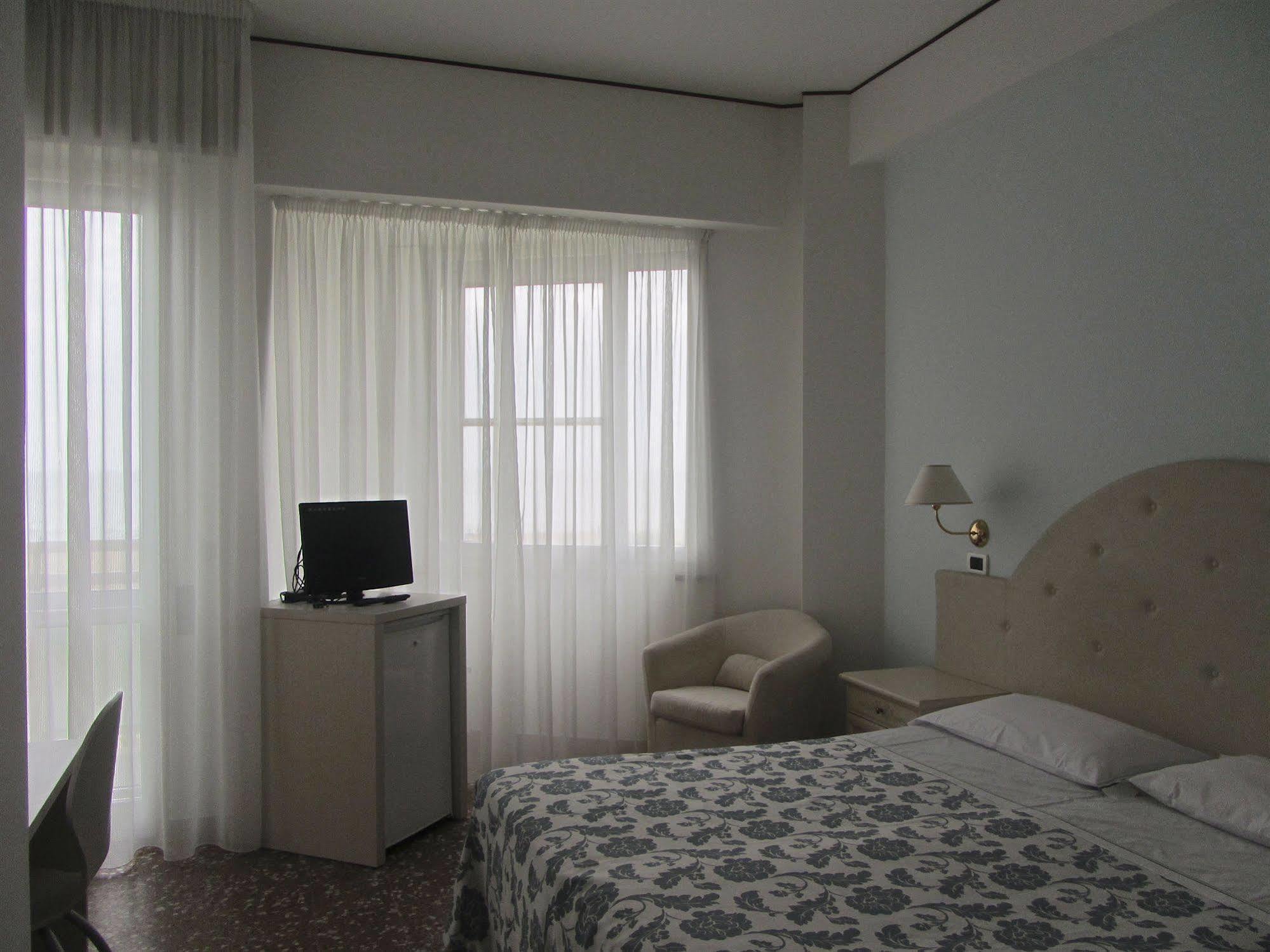 Hotel Carlton Beach ริมินี ภายนอก รูปภาพ