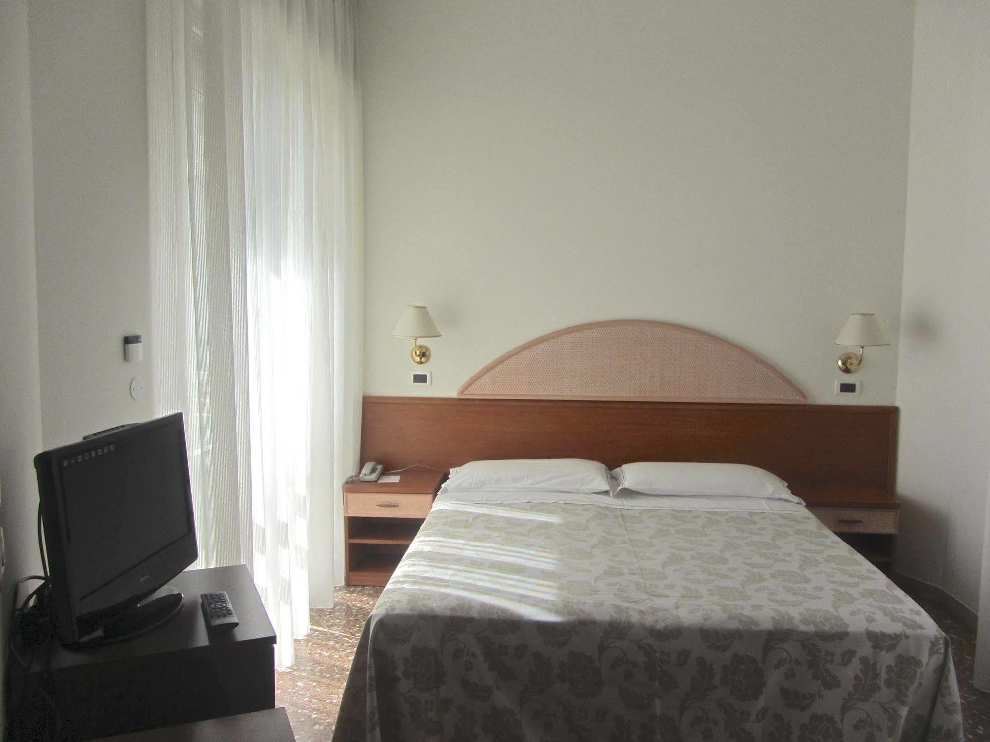 Hotel Carlton Beach ริมินี ภายนอก รูปภาพ