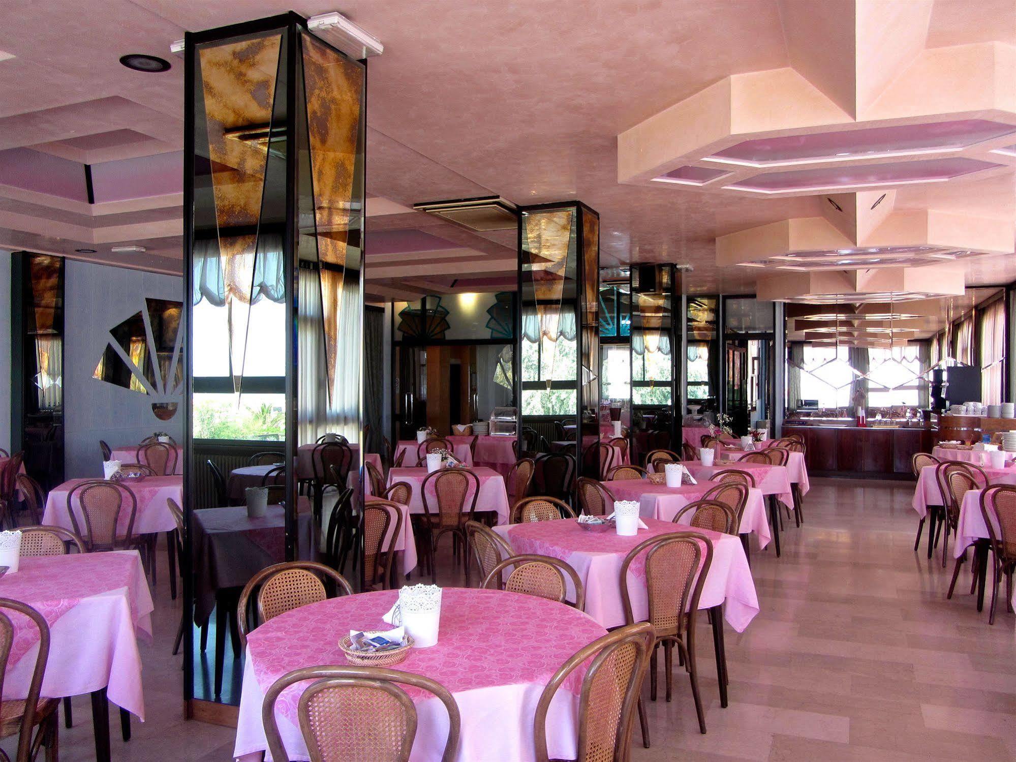 Hotel Carlton Beach ริมินี ภายนอก รูปภาพ